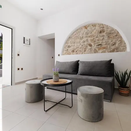 Mm Traditional * Giannádes